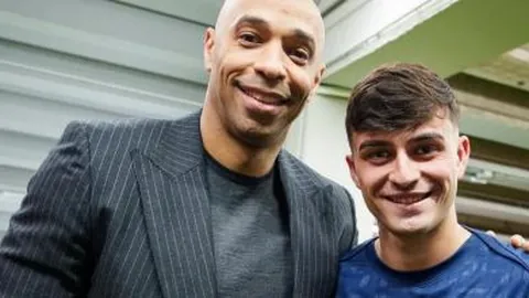 “评论员视点：边疆地区迈向高质量发展新时代”